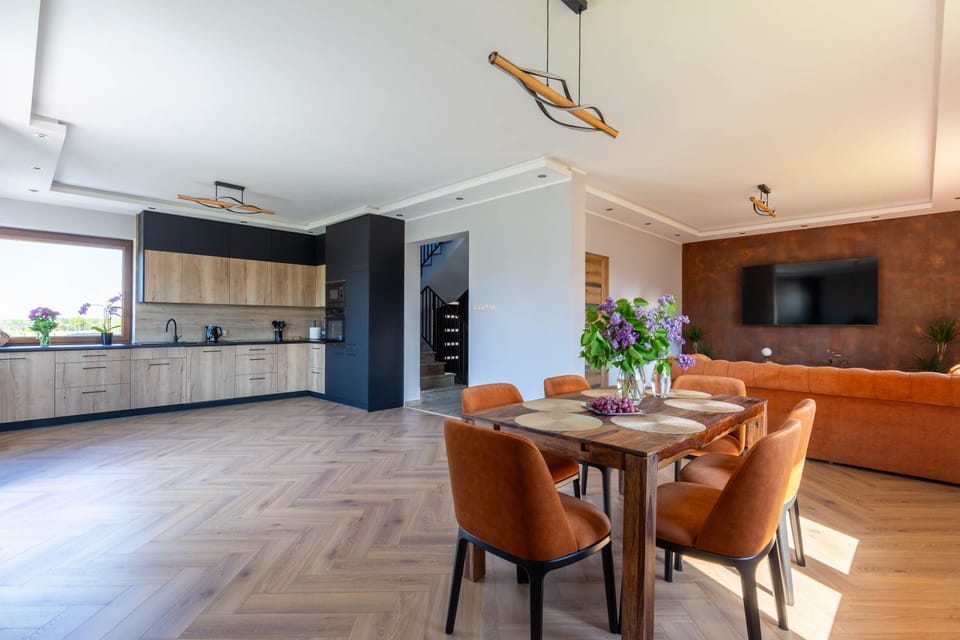 Kitchen or kitchenette, Living room, Seating area, Dining area