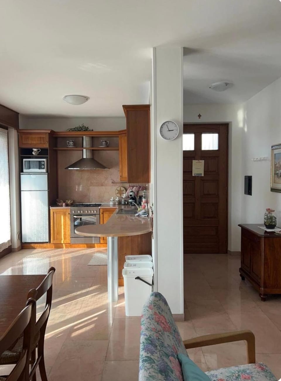 Kitchen or kitchenette, Living room, Seating area, Dining area, oven, stove