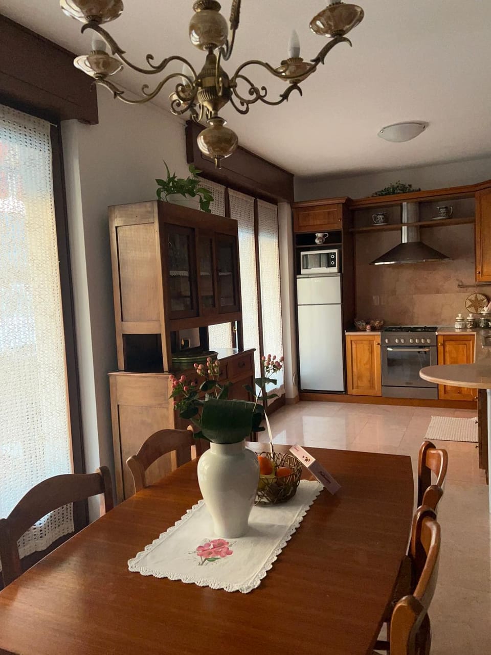Kitchen or kitchenette, Dining area