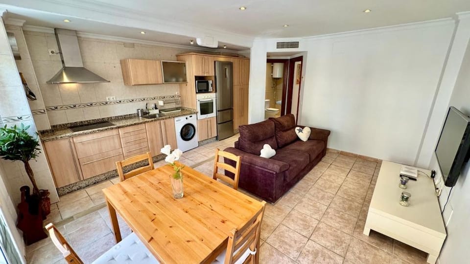 TV and multimedia, Kitchen or kitchenette, Living room, Seating area, Dining area, oven, stove, washing machine, air conditioner