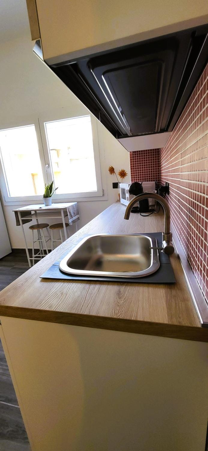 Kitchen or kitchenette