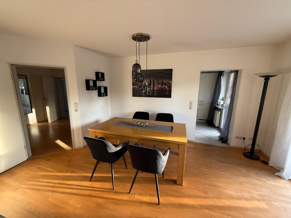 Sehr schöne Wohnung 100 qm zentrale Lage 5 min nach Aachen Apartment in Herzogenrath