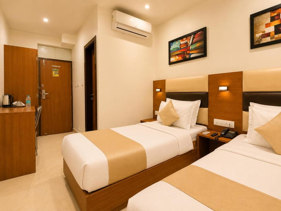 Bed, Photo of the whole room, Bedroom, air conditioner