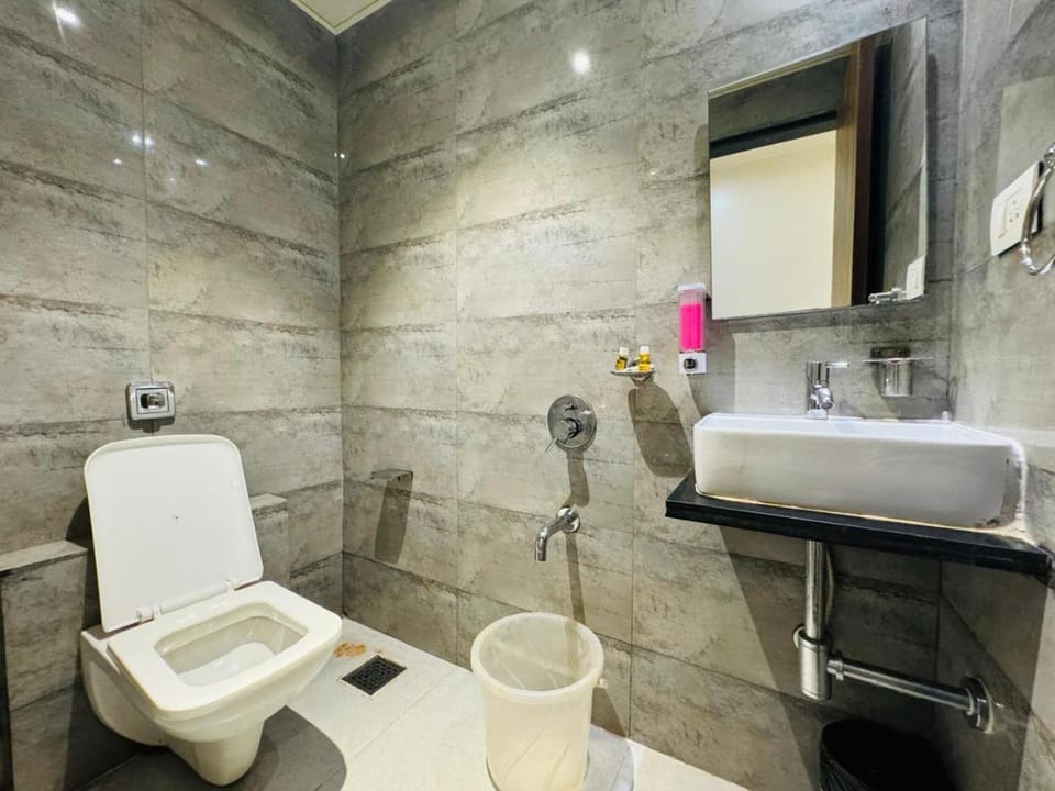Hotel Liwa Inn - Nr Nesco & International Airport Mumbai Hotel in Mumbai
