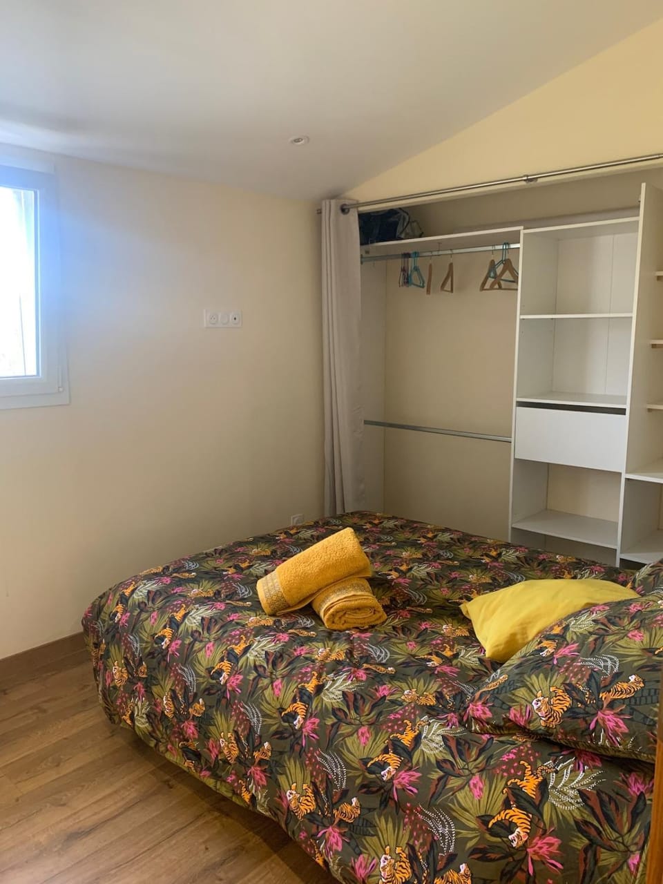 Bed, Photo of the whole room, Bedroom, wardrobe