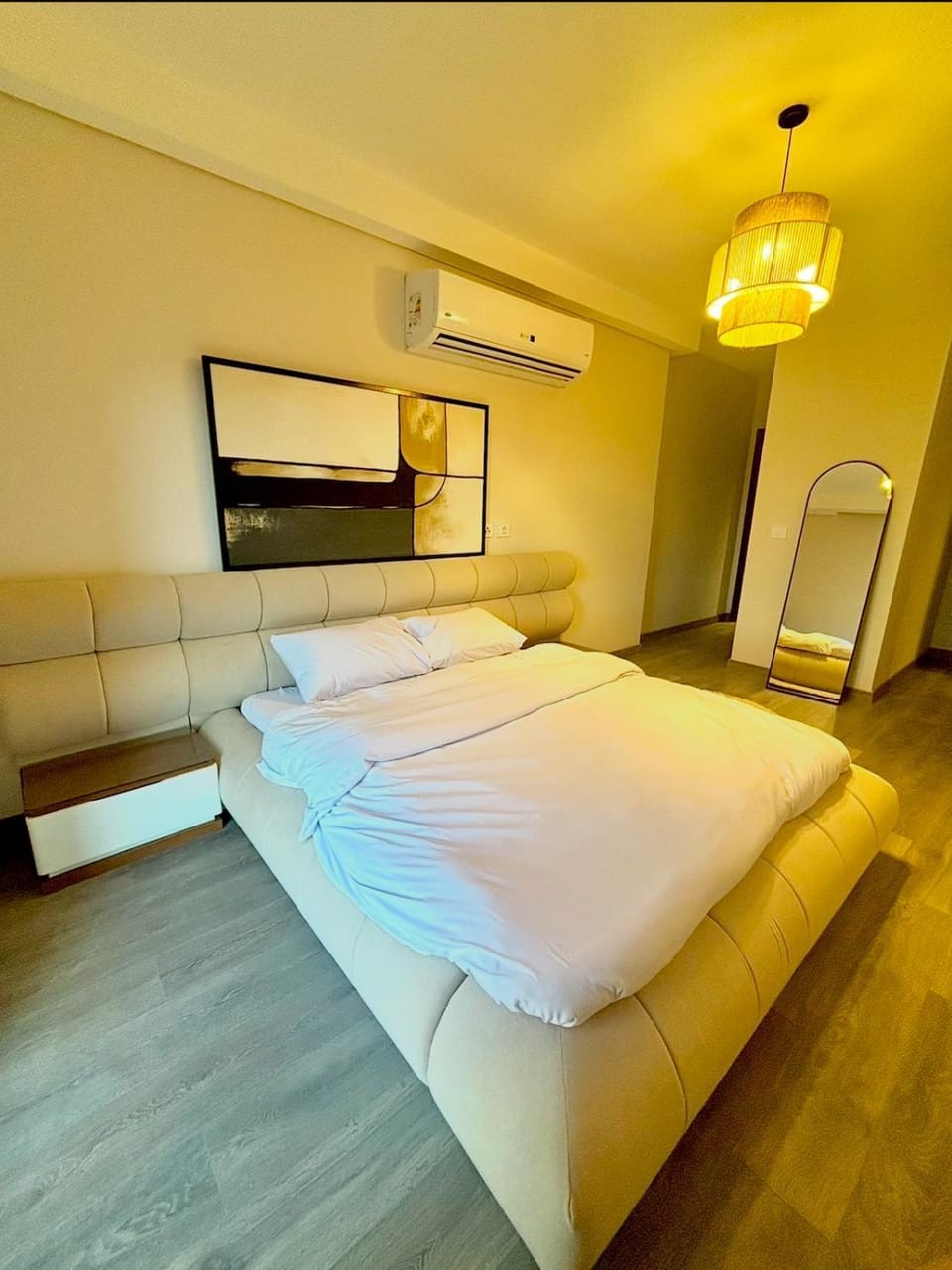 Bed, Photo of the whole room, air conditioner