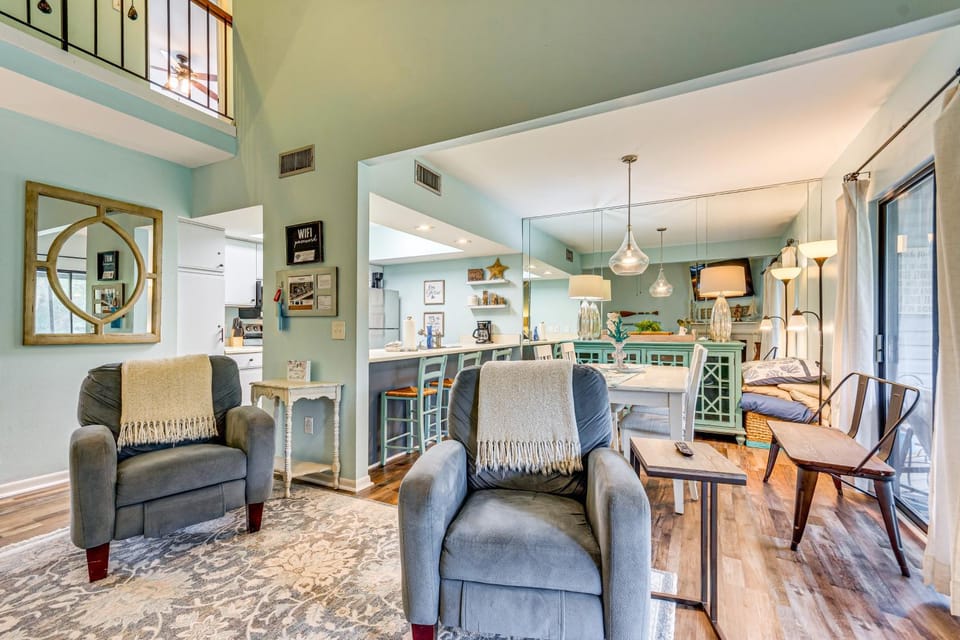 7 Mi to The Wharf: Gem w/ Beach Access House in Orange Beach