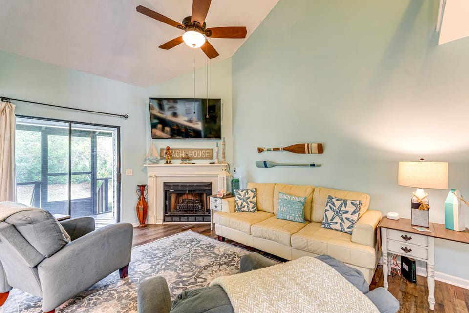 7 Mi to The Wharf: Gem w/ Beach Access House in Orange Beach