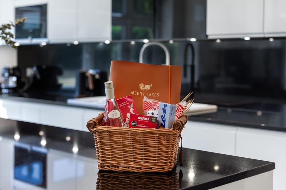 Kitchen or kitchenette, Food and drinks, Food, minibar, stove