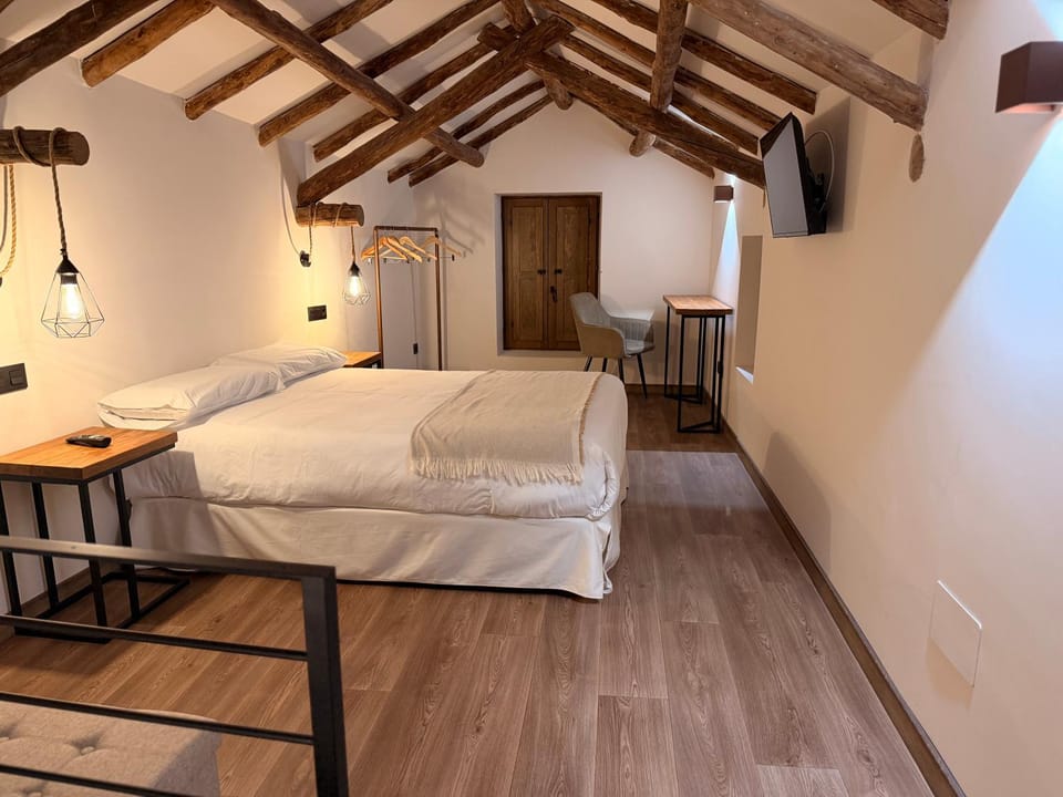 Bed, Seating area, Area and facilities, furniture