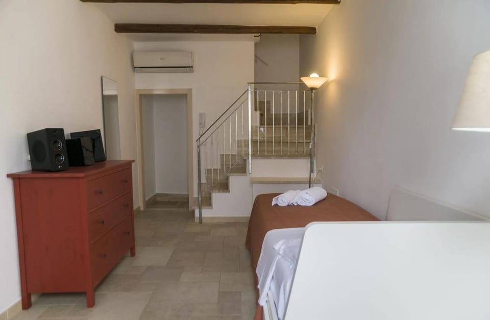 Bed, Bedroom, air conditioner