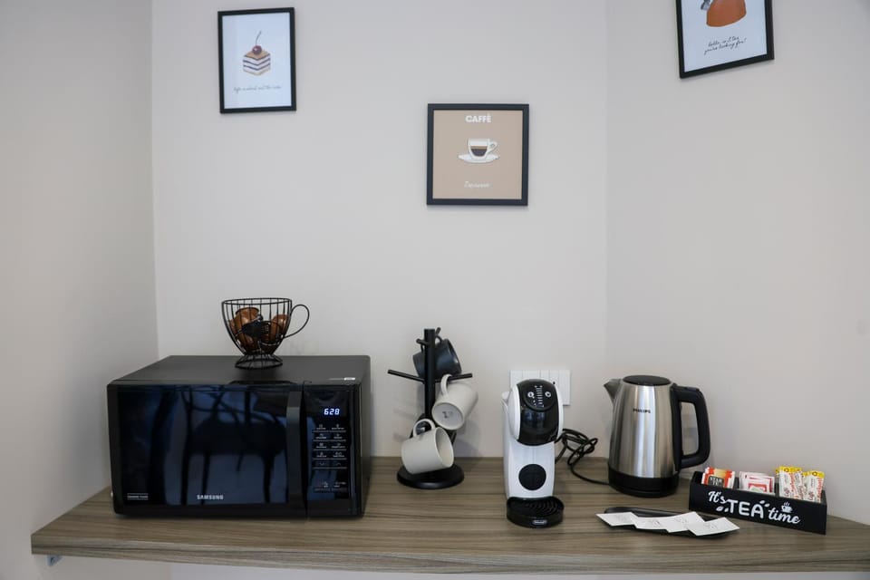 Coffee/tea facilities, Living room, Breakfast, microwave
