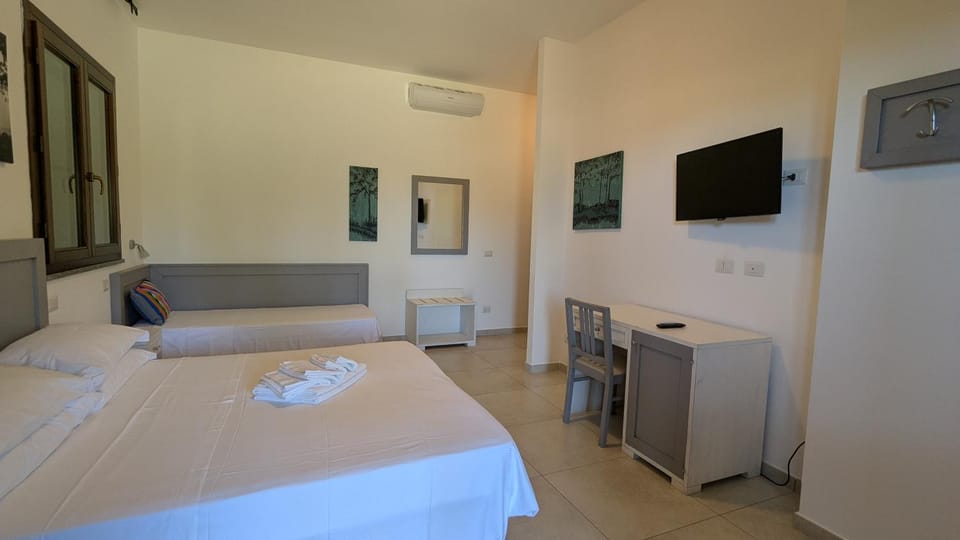 Agrialbergo Capalbio - Hotel Il Cipresso Bed and Breakfast in Tuscany