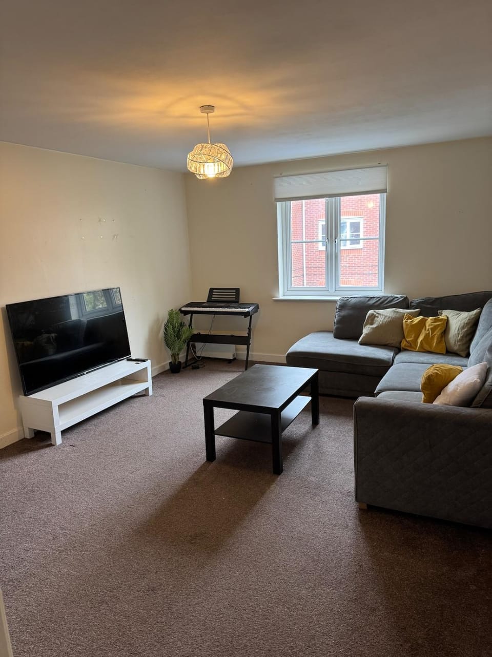 TV and multimedia, Living room, Evening entertainment