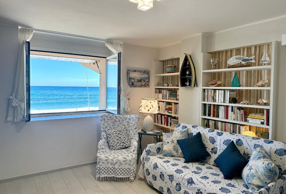 Villa Liliana - Faro - Esclusivo con Accesso Diretto alla Spiaggia Apartment in Varigotti
