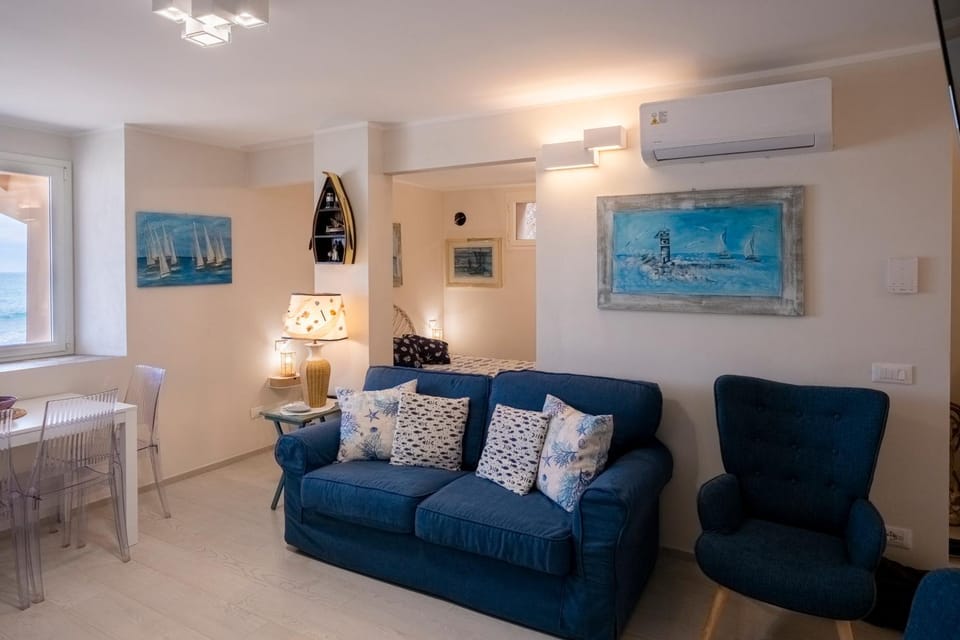 Bed, Living room, Photo of the whole room, Seating area, Dining area, Bedroom, air conditioner