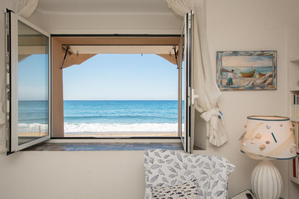 Villa Liliana - Faro - Esclusivo con Accesso Diretto alla Spiaggia Apartment in Varigotti