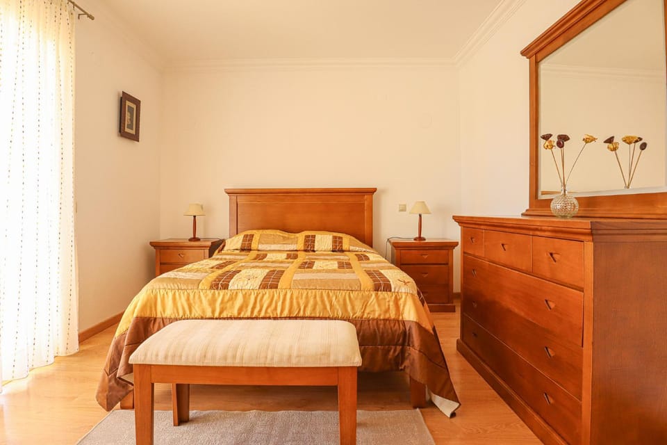 Bed, Photo of the whole room, Bedroom, air conditioner