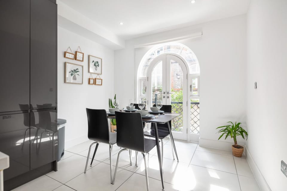 Stylish 2BR APT with Garden by St Pancras International Apartment in London Borough of Islington