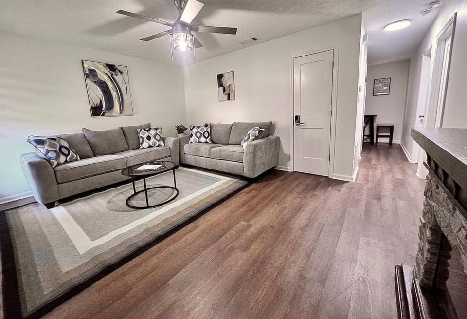 Cozy New Modern On I-95 Apartment in Pooler
