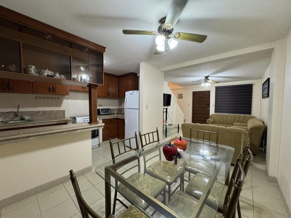 Kitchen or kitchenette, Living room, Dining area, minibar