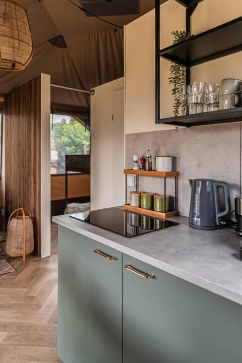 Glampinglodge luxe voor 4 pers met privé hottub Luxury tent in Limburg (province)