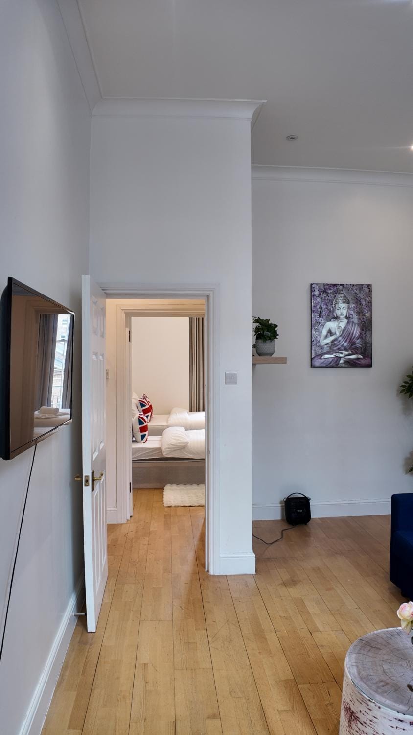 Photo of the whole room, Seating area, Bedroom