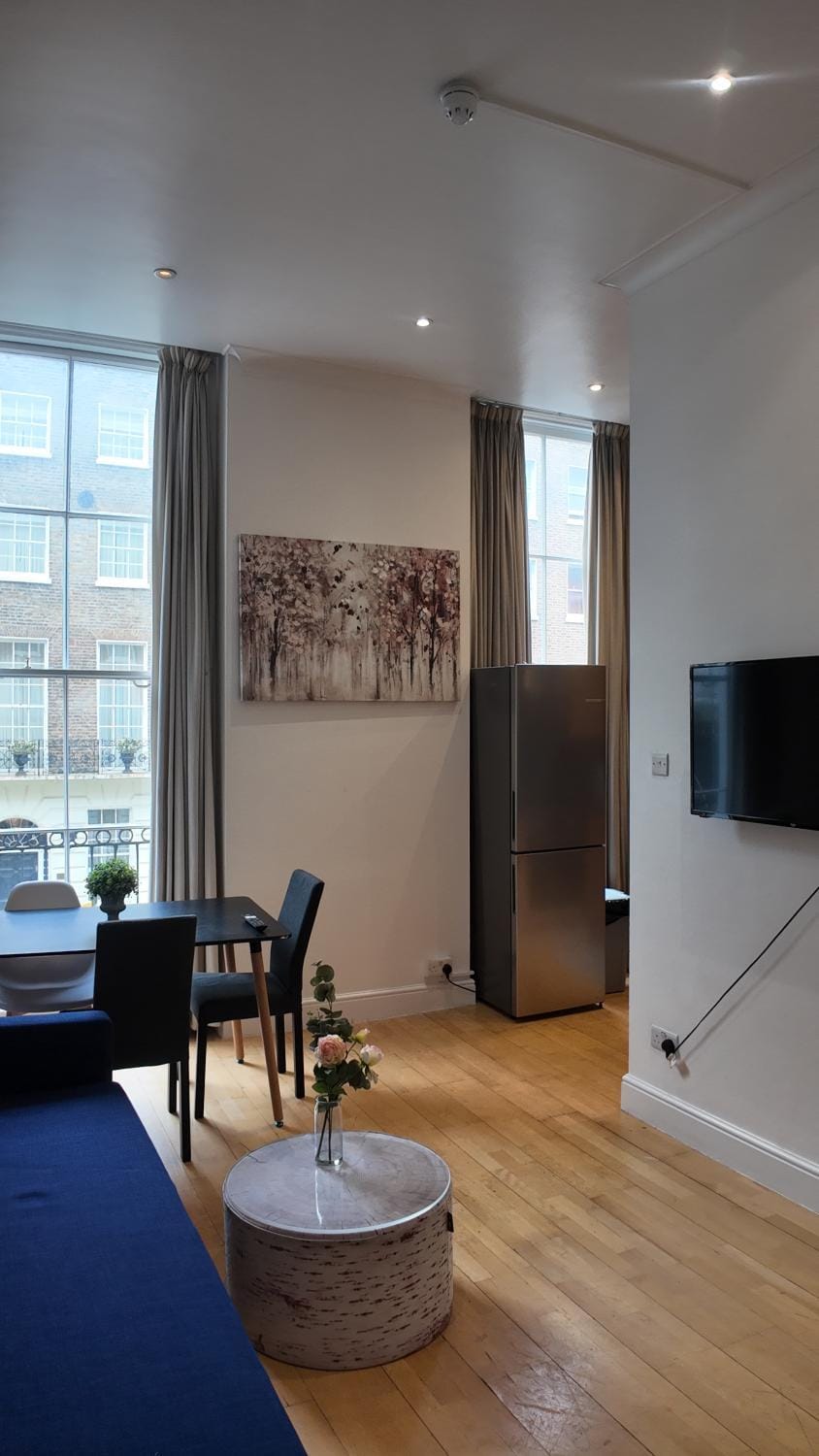 Communal lounge/ TV room, TV and multimedia, Living room, Seating area, Evening entertainment