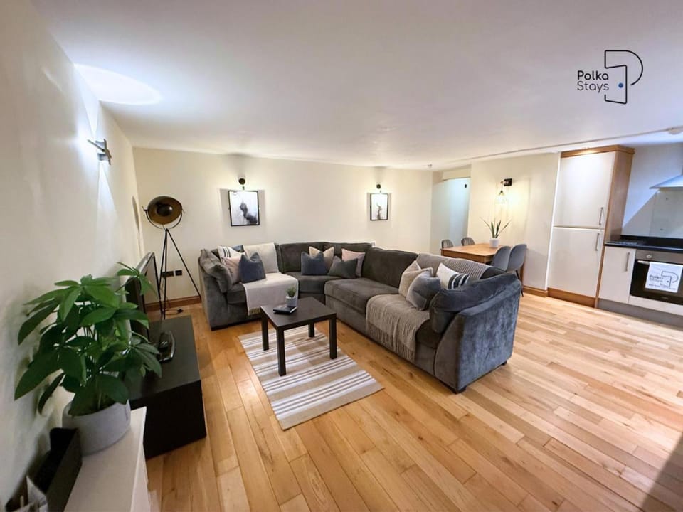 TV and multimedia, Seating area