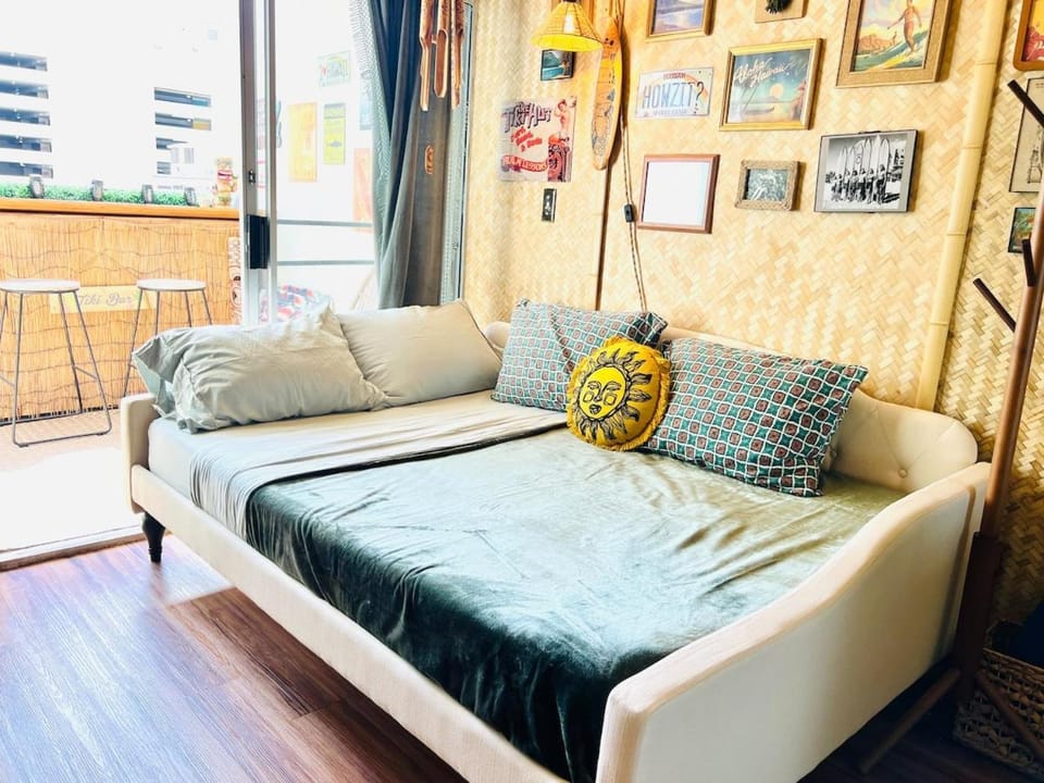 Surf & Sip Ocean View Tiki Style Apartment in Honolulu