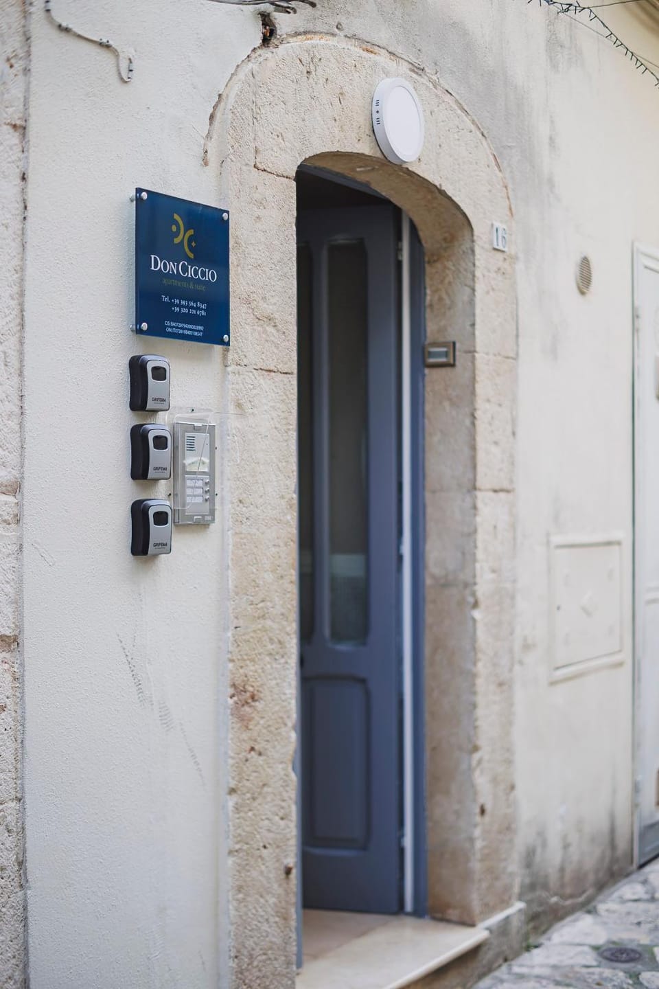 Facade/entrance