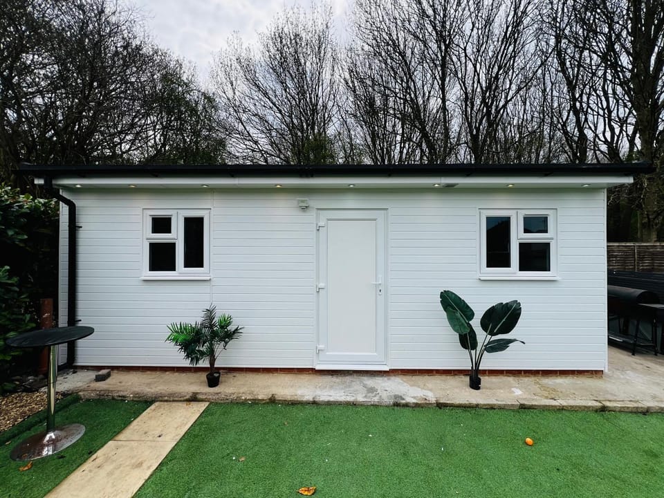 Property building, Spring, Day, Garden, Garden view