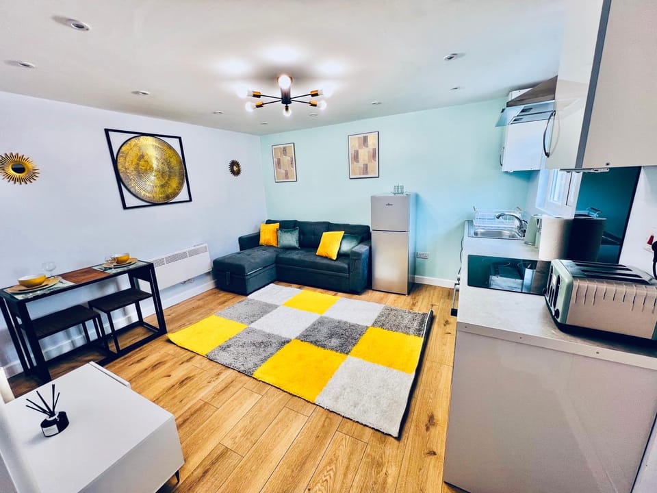 TV and multimedia, Kitchen or kitchenette, Living room, Photo of the whole room, Seating area, Dining area, minibar, air conditioner