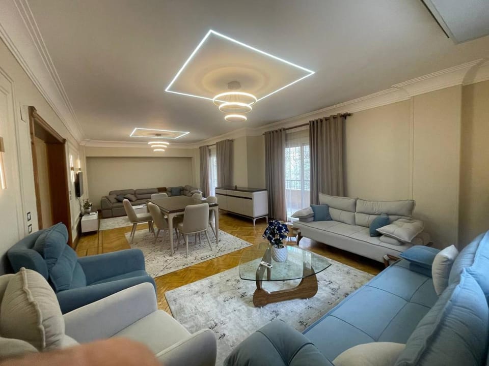 TV and multimedia, Seating area, Dining area