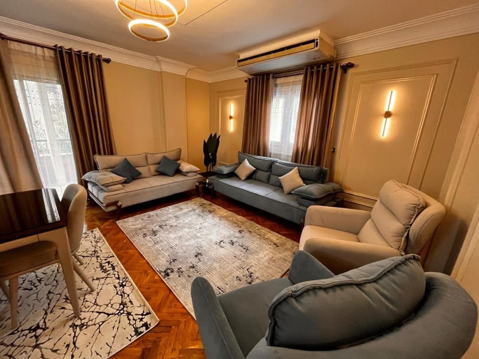 Living room, Seating area