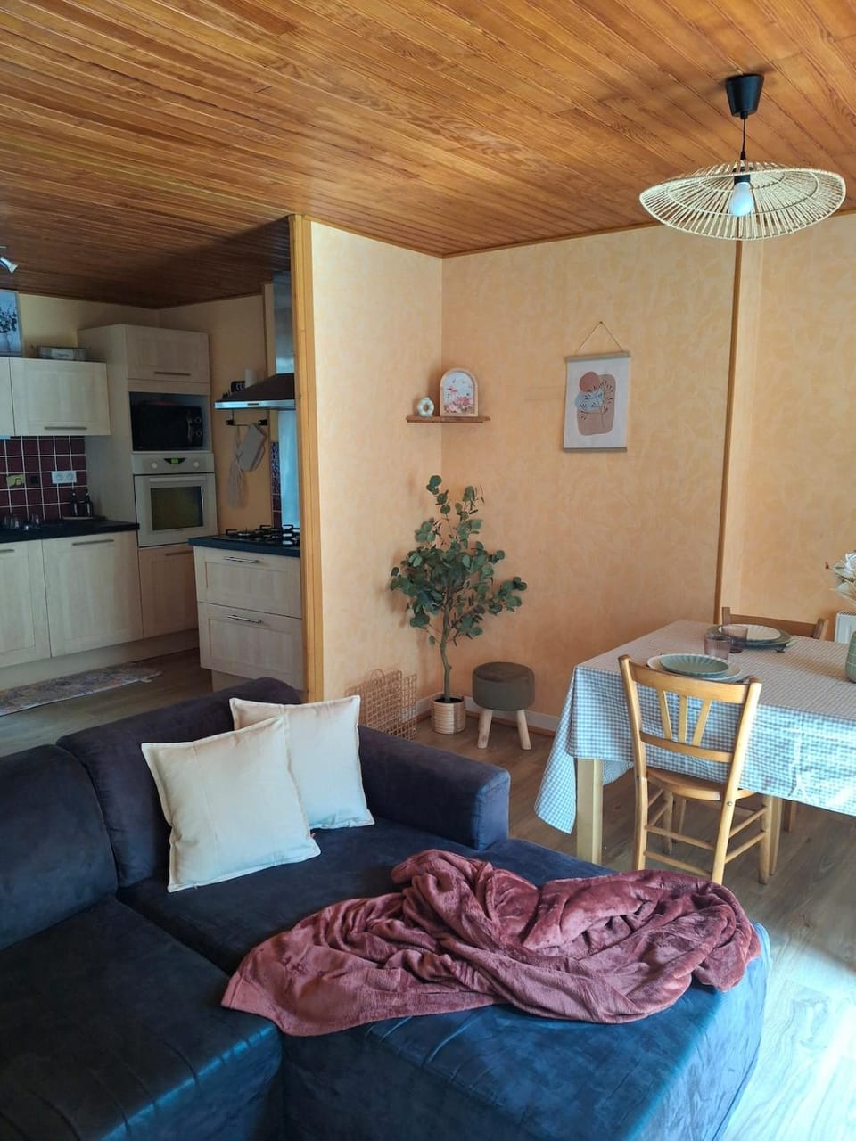Living room, Dining area