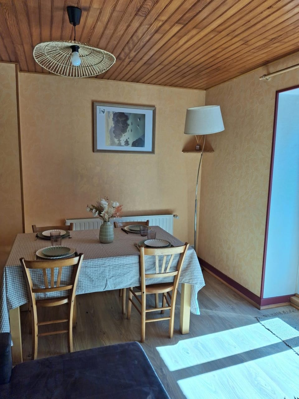 Seating area, Dining area