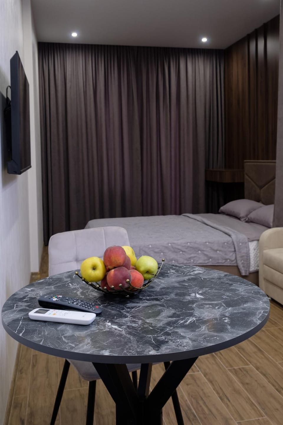 Communal lounge/ TV room, Bed, TV and multimedia, Living room, Photo of the whole room, Seating area, Bedroom