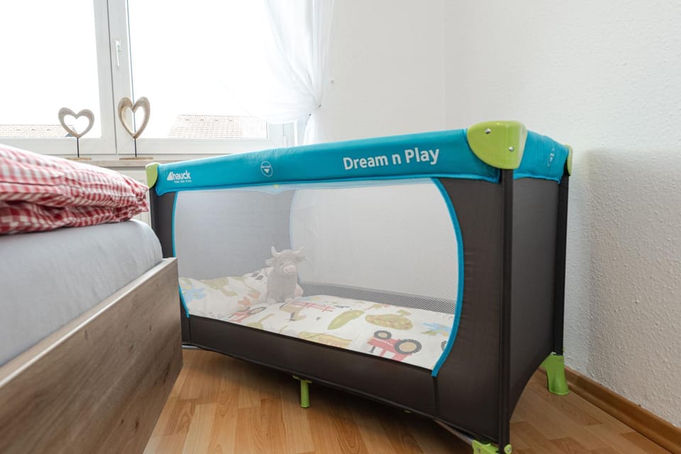 Bedroom, cot