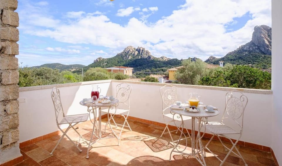 Patio, Communal lounge/ TV room, Natural landscape, Balcony/Terrace, Mountain view