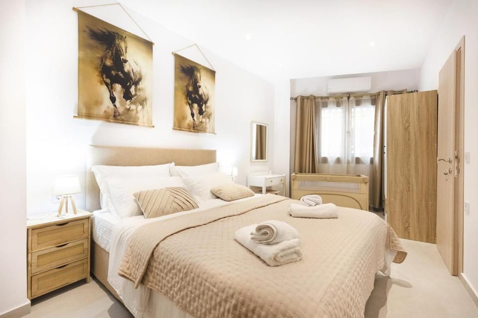 Bed, Photo of the whole room, Bedroom, towels, wardrobe