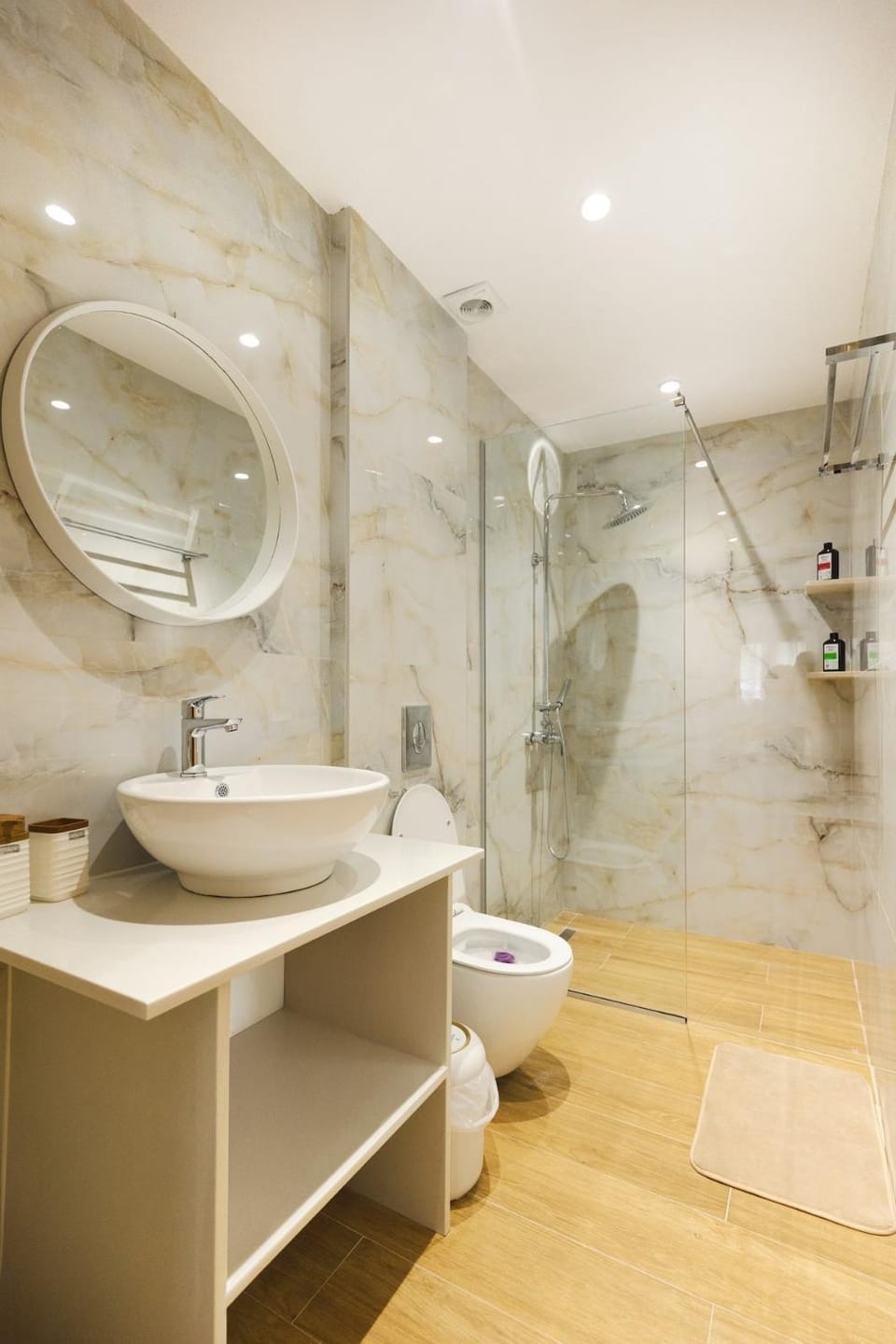 Shower, Toilet