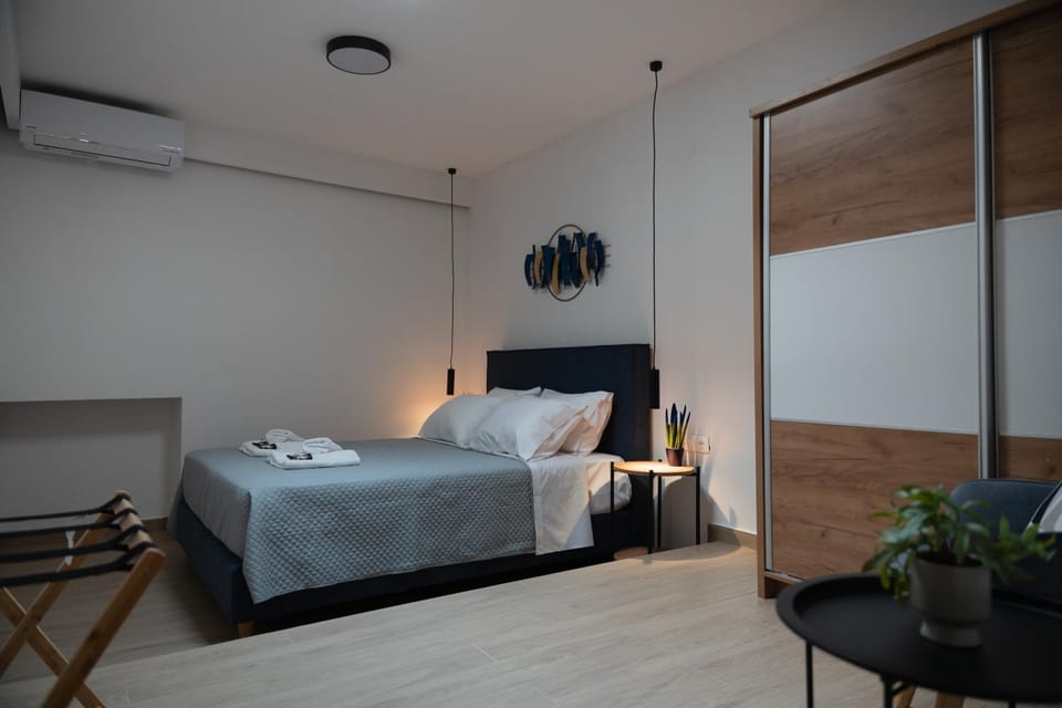Bed, Bedroom, air conditioner