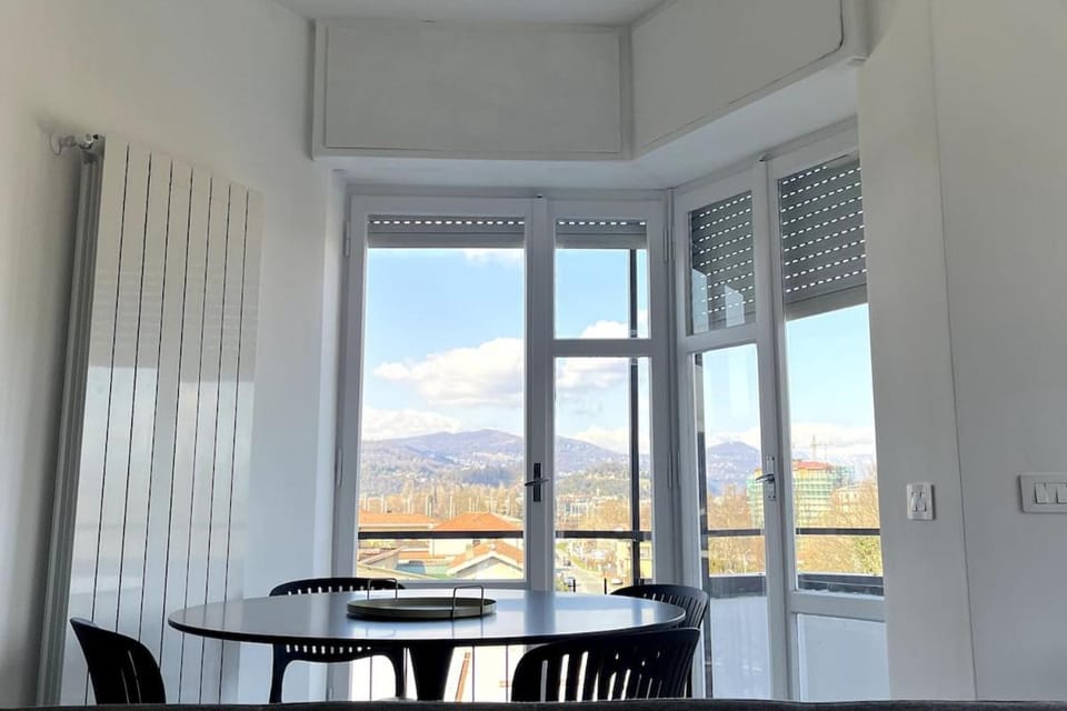 Dining area, Mountain view