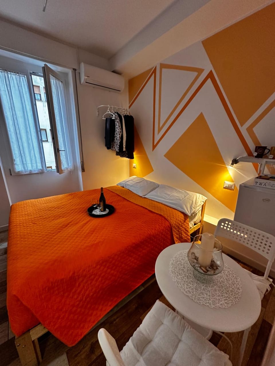 Bed, TV and multimedia, Photo of the whole room, Bedroom, air conditioner