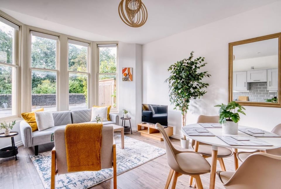 Long Stay Business Week Stays City Centre Cardiff with Free parking Apartment in Cardiff