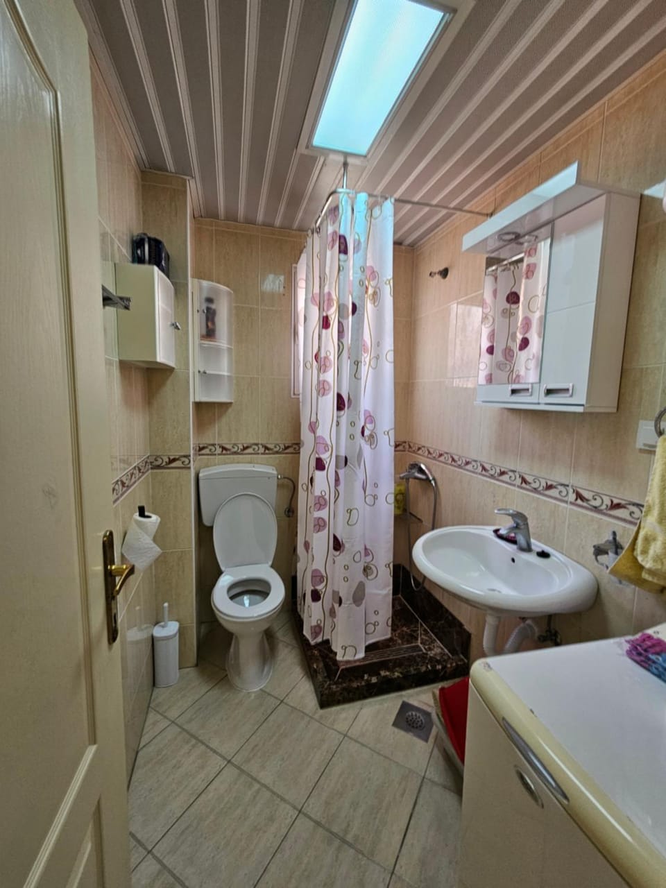 Shower, Toilet, Bathroom, towels