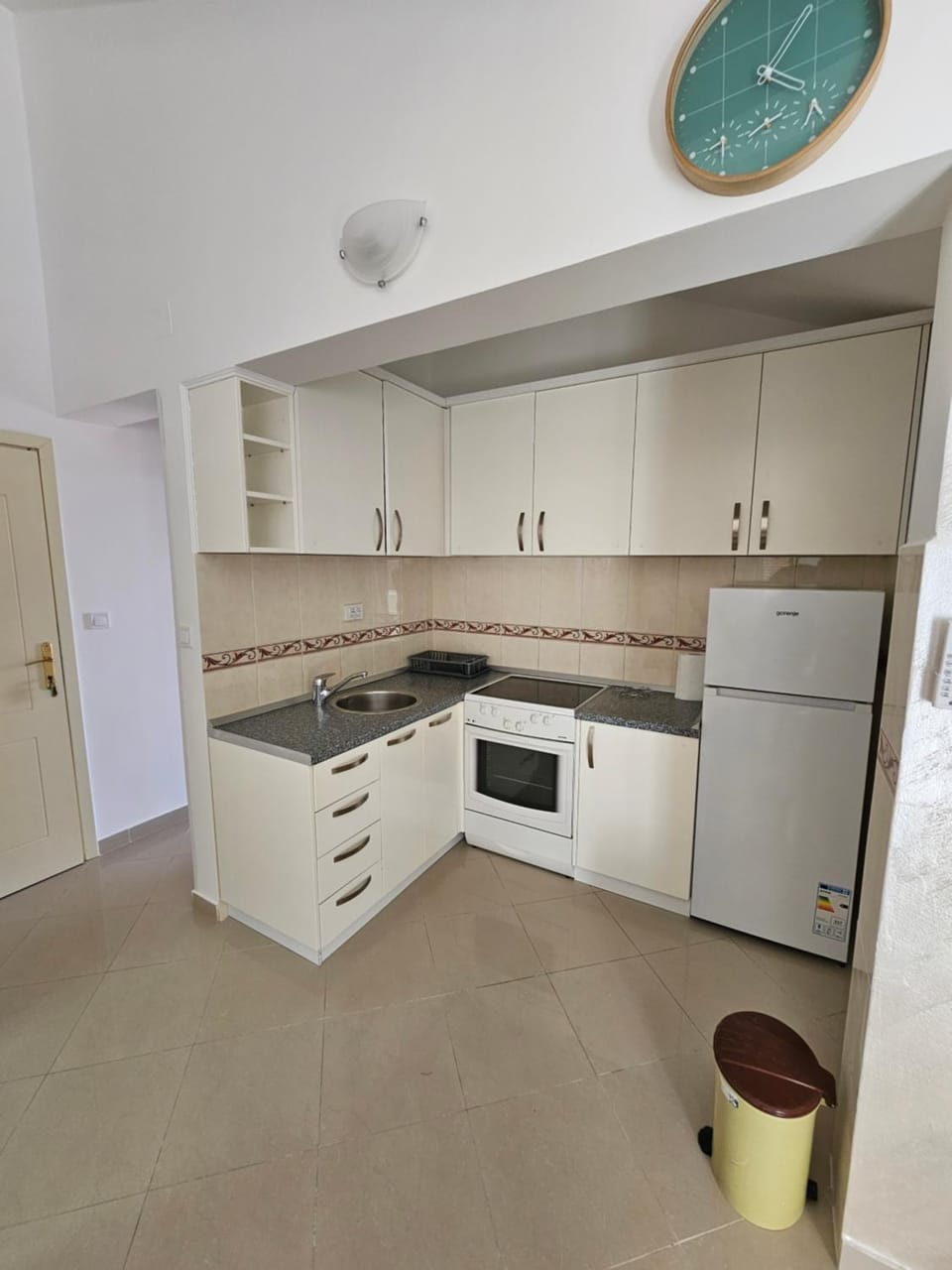 Kitchen or kitchenette, oven, stove