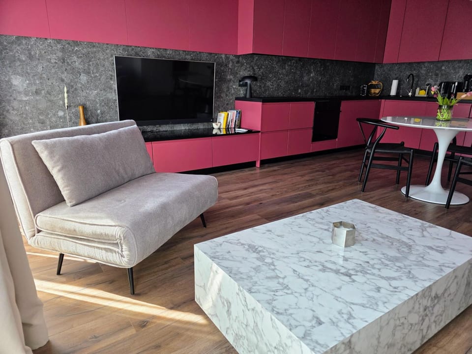 TV and multimedia, Kitchen or kitchenette, Living room, Seating area, Dining area, oven