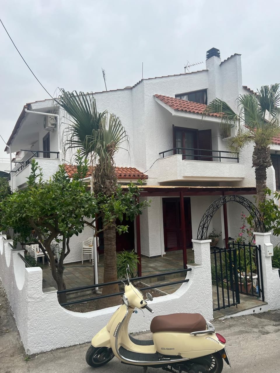 Property building, Day, Neighbourhood, Street view